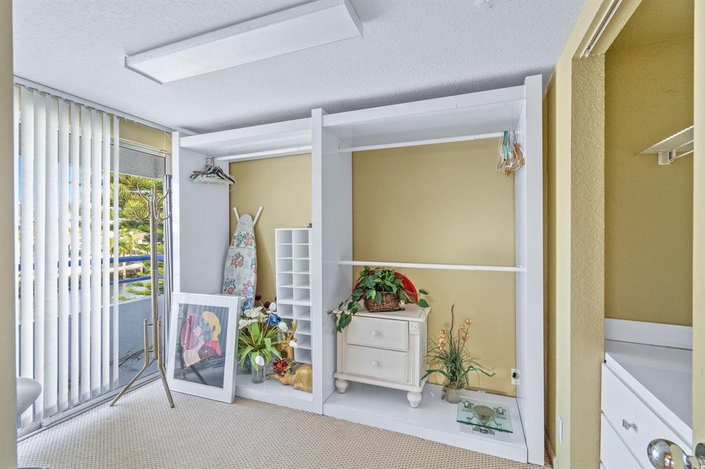 VENETIAN ISLES 1ST SEC - Residential