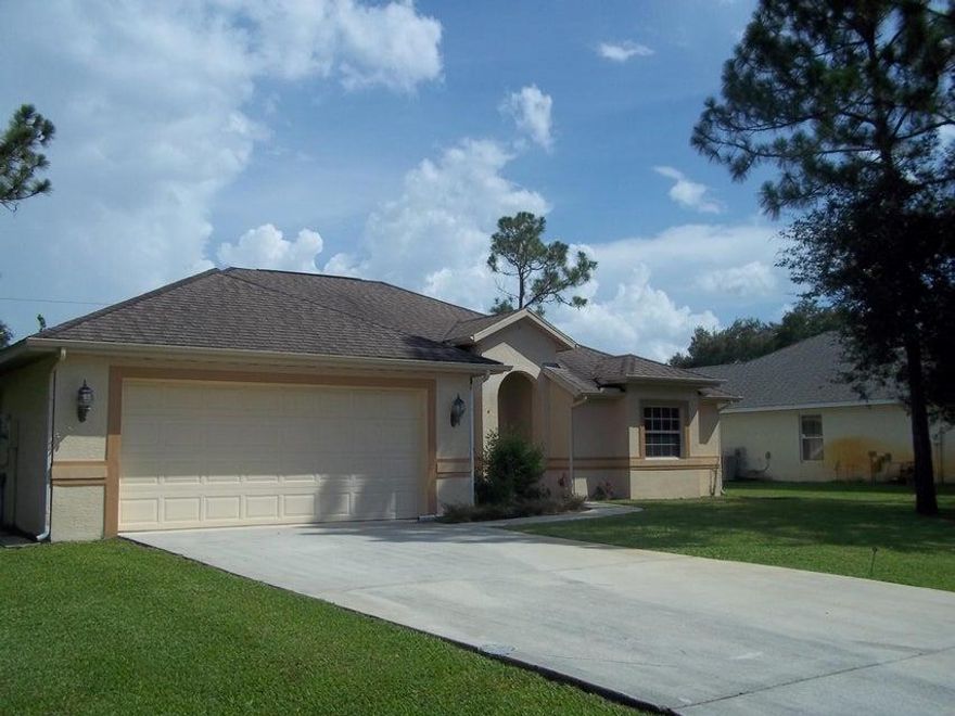 Pristine 4/2/2  Home in a Very Desirable Area--Easy Commute--Minutes to the Turnpike Exit--Close to Shopping Centers, Restaurants,Banks and Much More..