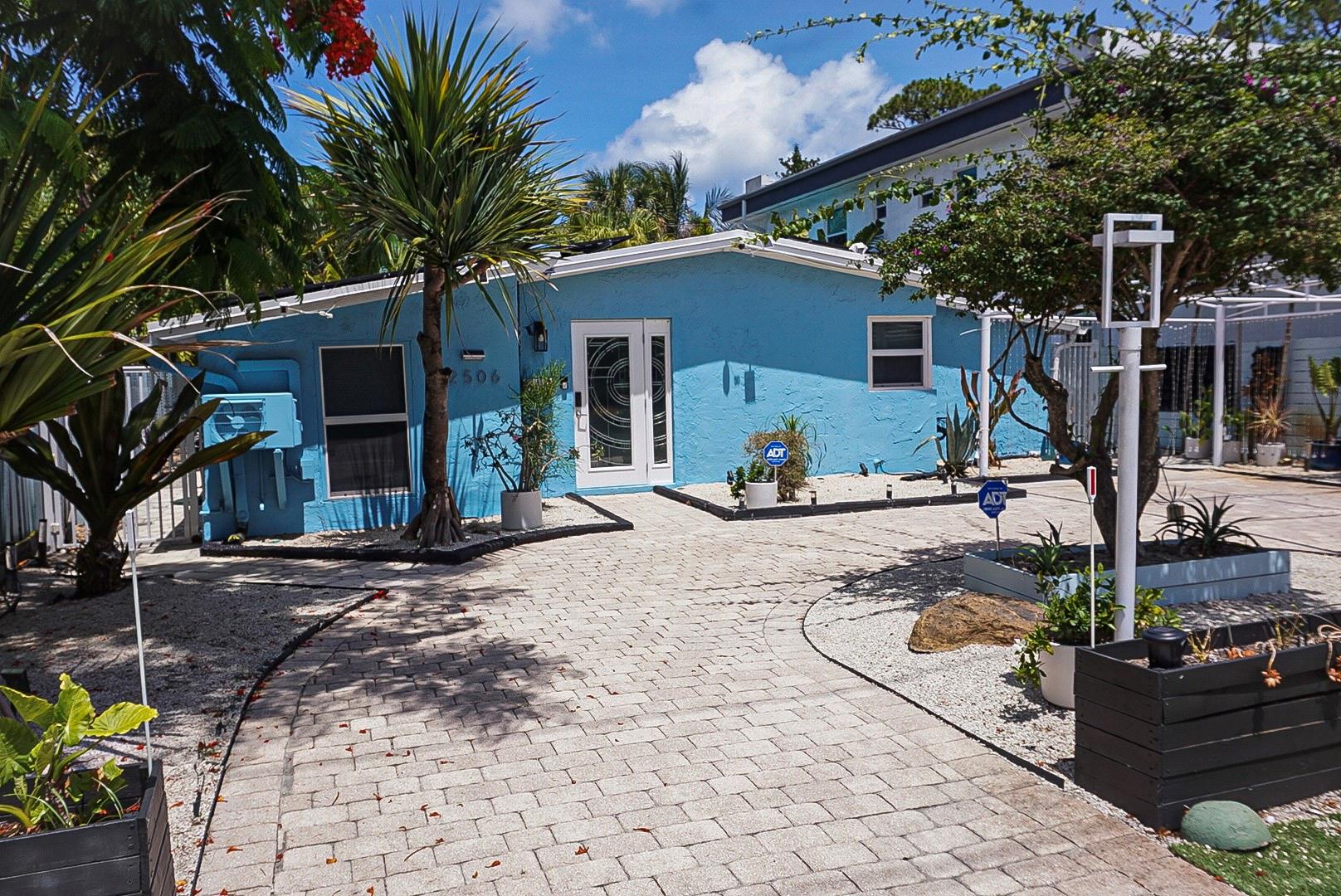 2506 NE 6th Ave