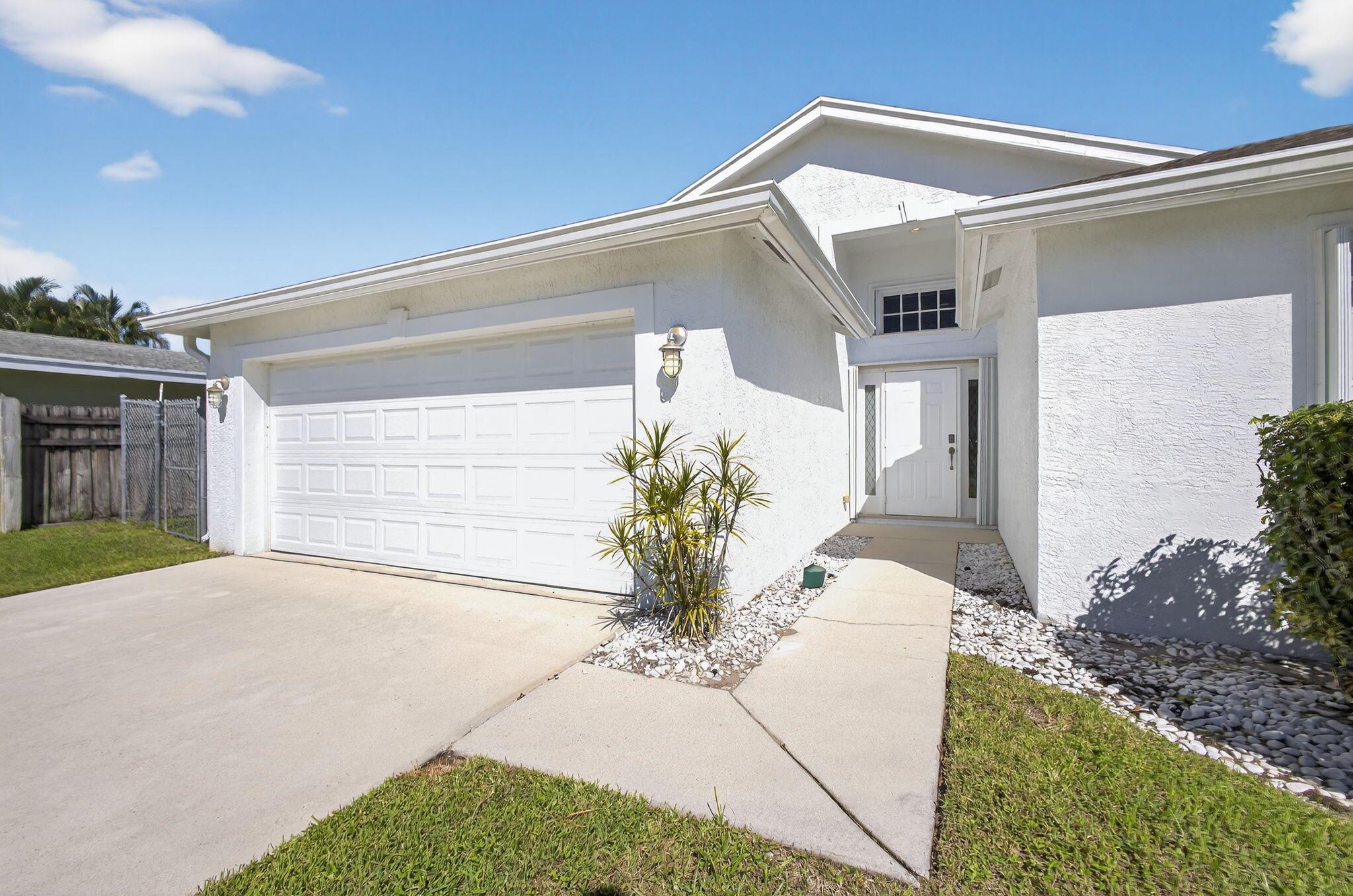 PALM BEACH GARDENS ESTATE - Residential