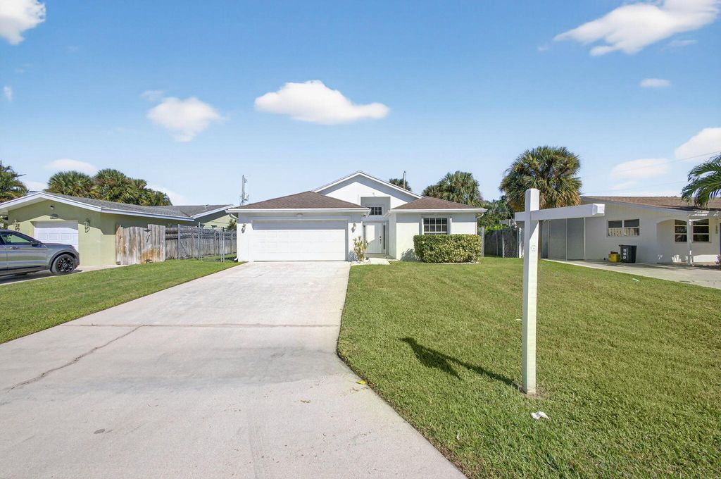 Photo of 554 Riverside Drive, Palm Beach Gardens, FL 33410 (MLS # R11137422)