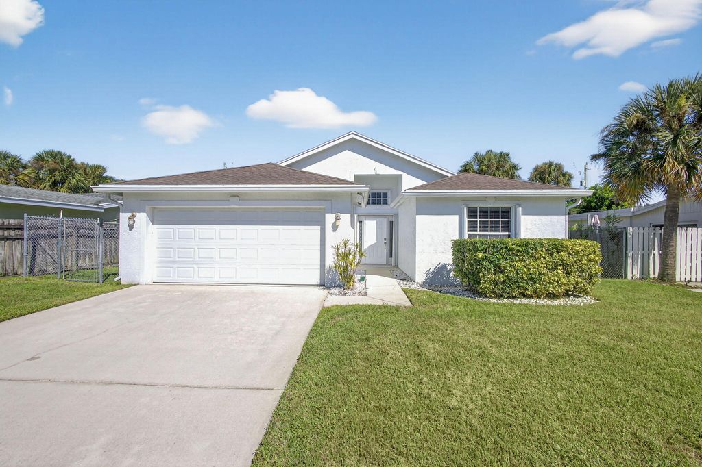 Photo of 554 Riverside Drive, Palm Beach Gardens, FL 33410 (MLS # R11137422)