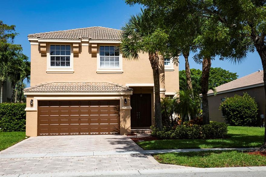 JUST REDUCED!  Enjoy fairway views of the 10th hole at Madison Green from this beautiful 5 bedroom, 2½ bath pool home. Spacious and bright, the kitchen was recently REMODELED with GE Cafe series stainless steel appliances, quartz countertops and white Shaker, full-overlay cabinets. Soft close kitchen drawers feature dovetail construction. A wine chiller built into the kitchen island. The large, single bowl kitchen sink is next to the window, looking out over the pool.  The first floor has an open layout, which is ideal for entertaining friends and family. The spacious master suite has a luxurious double door entry.  The remodeled master bath has dual sinks, lady's vanity area, soaking tub, separate shower and private water closet. The custom salt water pool & spa with lighting system was installed in 2017 and has both a heater and chiller for year-round comfort and enjoyment.  The patio features travertine pavers and the back of the property is fenced in.  The home has an upgraded hot water heater.  This home features concrete block construction on both the 1st and 2nd floors, and there is a concrete subfloor on the upper level. 
The Madison Green HOA includes a clubhouse, fitness center, pool, kids splash pad, tennis and basketball courts.  The Madison Green Golf Club offers a pro shop, restaurant and bar.  Best of all, Madison Green does not have an equity membership requirement. 
This home is conveniently located near Okeechobee Blvd and is 10-15 minutes from the Florida Turnpike, Wellington Green Mall, and the Wellington Aquatics Center.