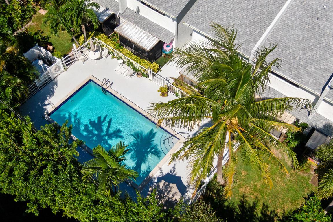 TOWNHOMES OF LIGHTHOUSE POINT - Residential