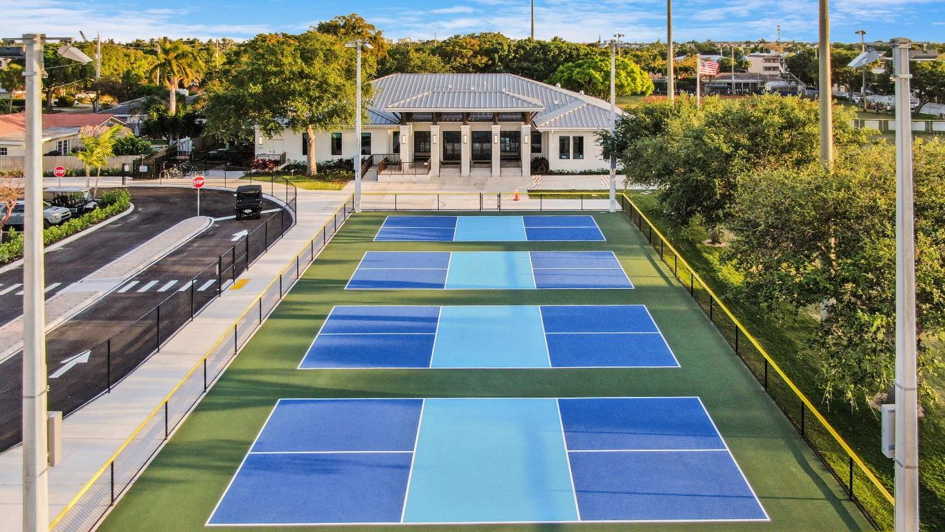 TOWNHOMES OF LIGHTHOUSE POINT - Residential