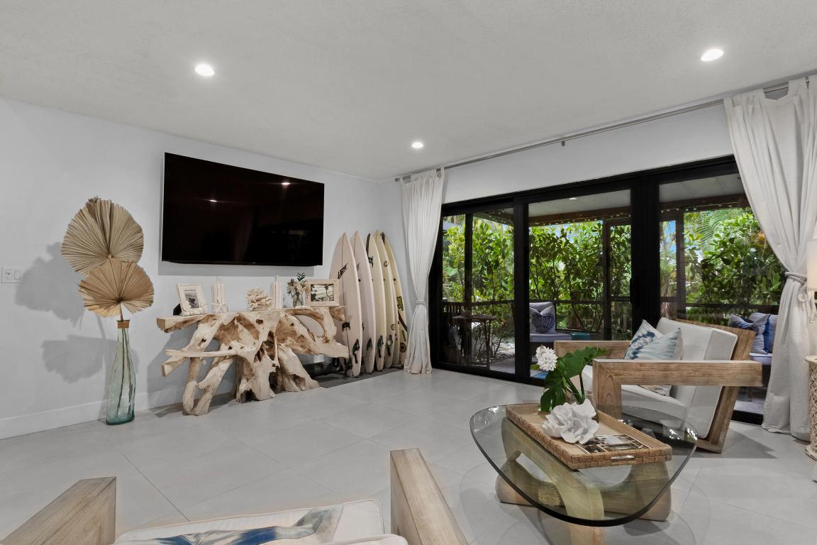 TOWNHOMES OF LIGHTHOUSE POINT - Residential