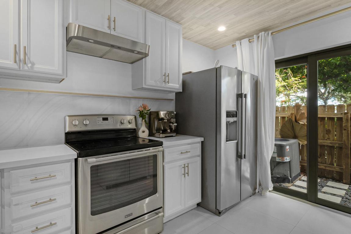 TOWNHOMES OF LIGHTHOUSE POINT - Residential