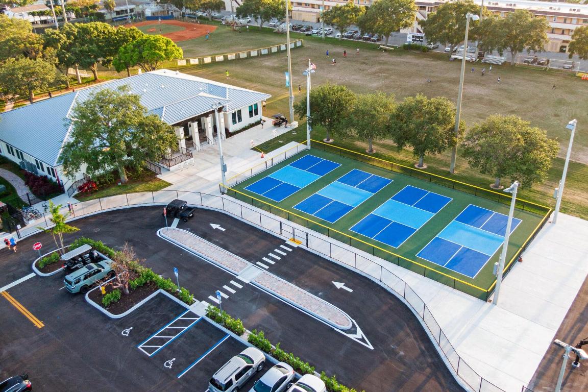 TOWNHOMES OF LIGHTHOUSE POINT - Residential