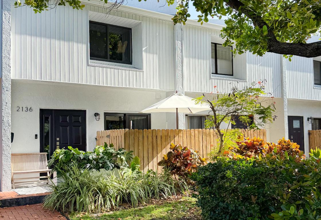 TOWNHOMES OF LIGHTHOUSE POINT - Residential