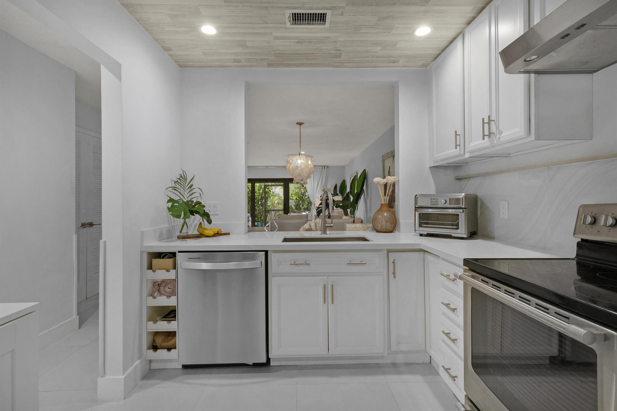 TOWNHOMES OF LIGHTHOUSE P - Residential