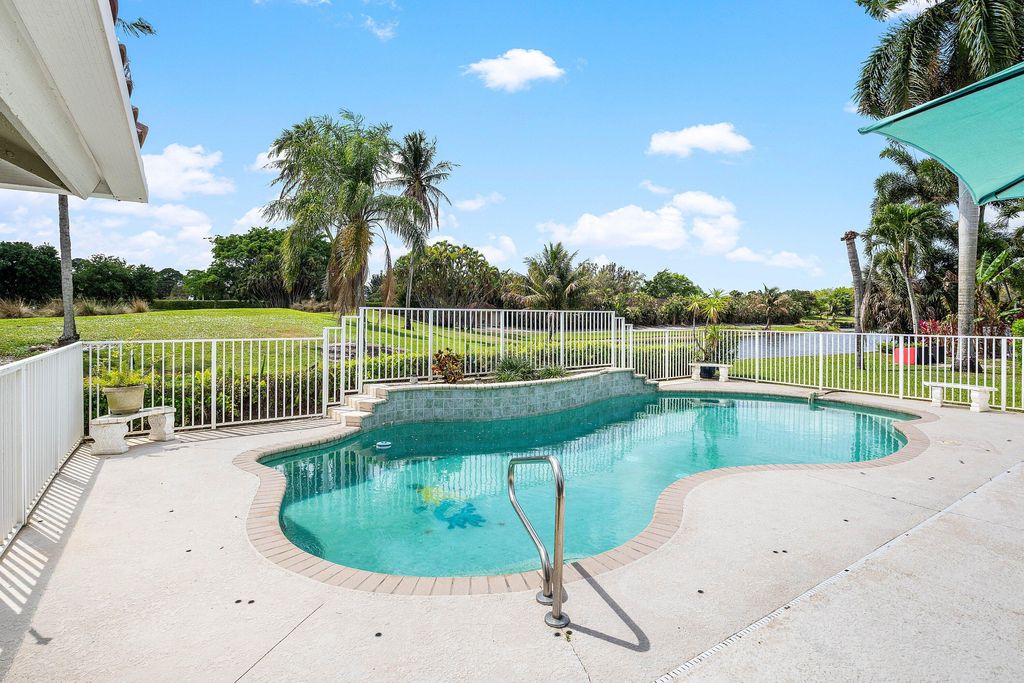 Photo of 6019 Wedgewood Village Circle, Lake Worth, FL 33463 (MLS # B26002901)