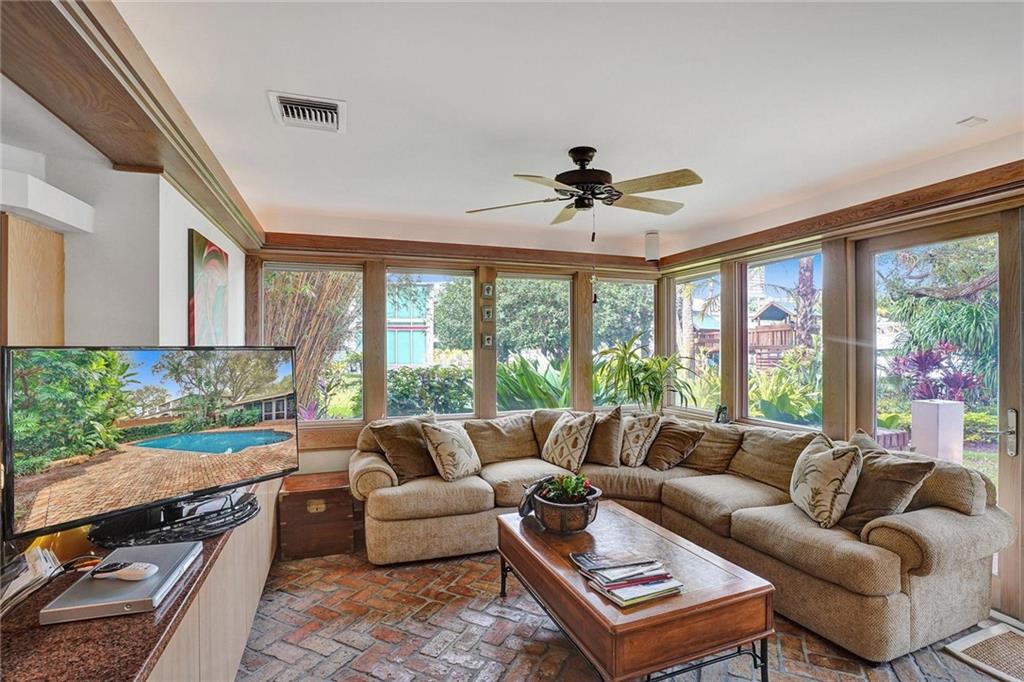 Rio Vista C J Hectors Res - Residential