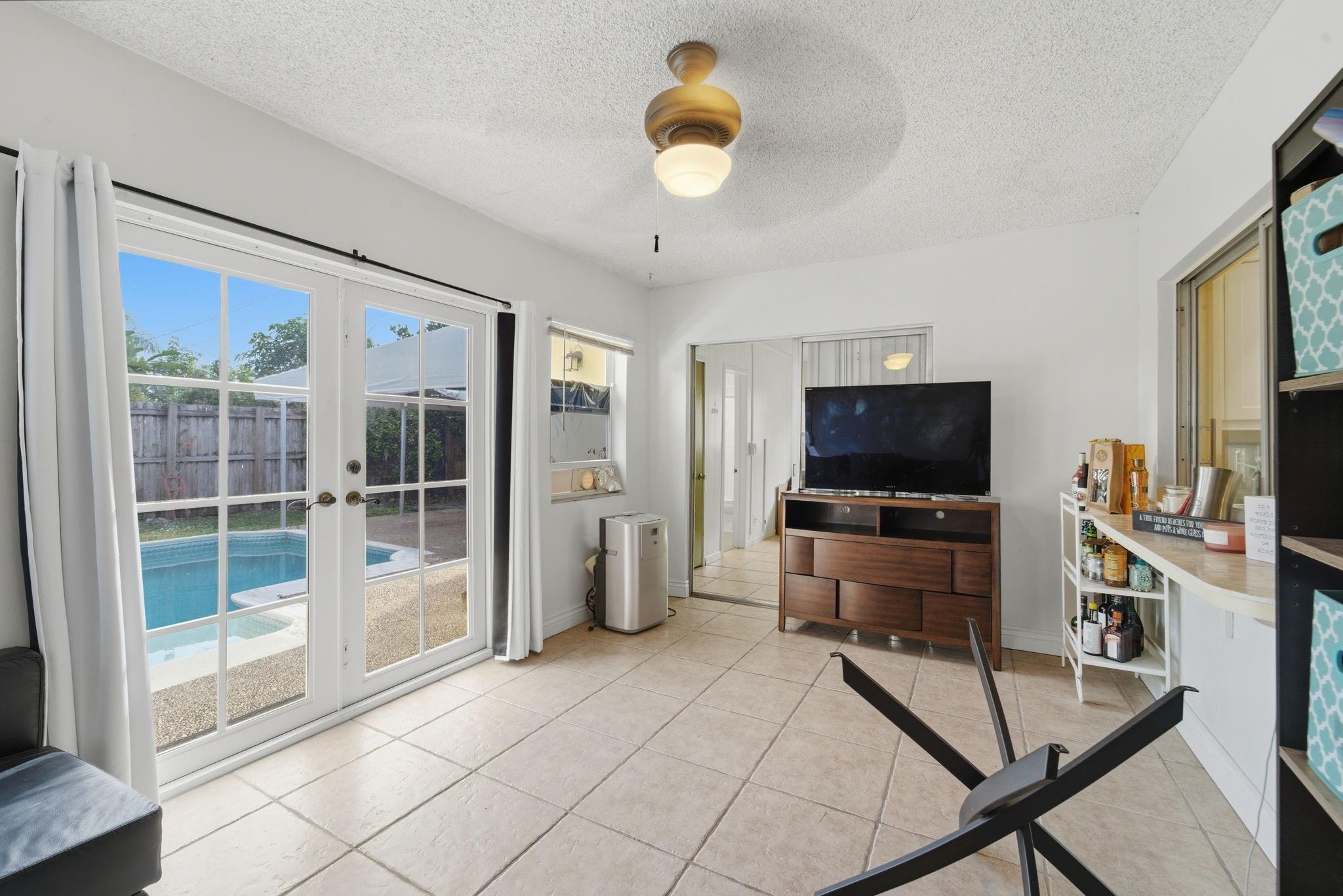 TAMARAC HILLS 3RD SEC - Residential