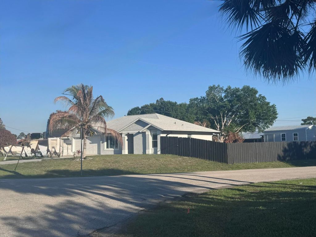 Photo of 272 SW Crescent Avenue, Port Saint Lucie, FL 34984 (MLS # B26007371)