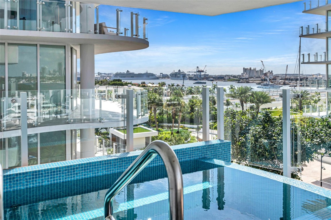 Pier sixty six - Residential