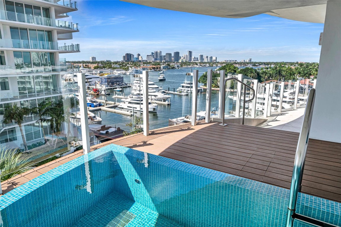 Pier sixty six - Residential