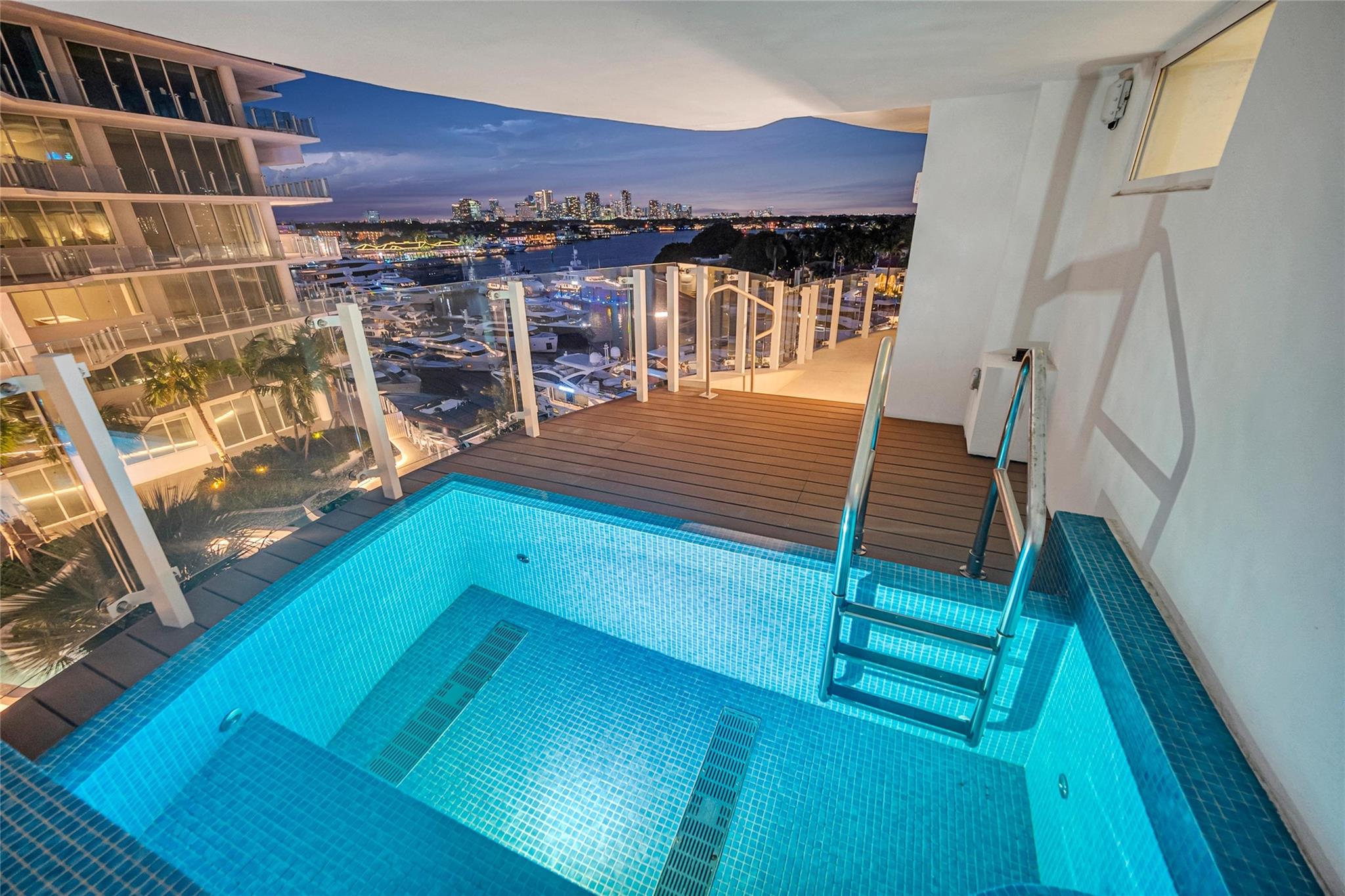 Pier sixty six - Residential