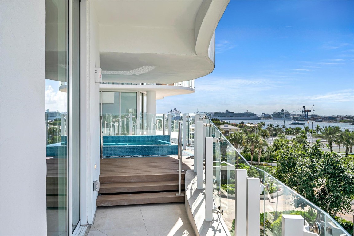 Pier sixty six - Residential