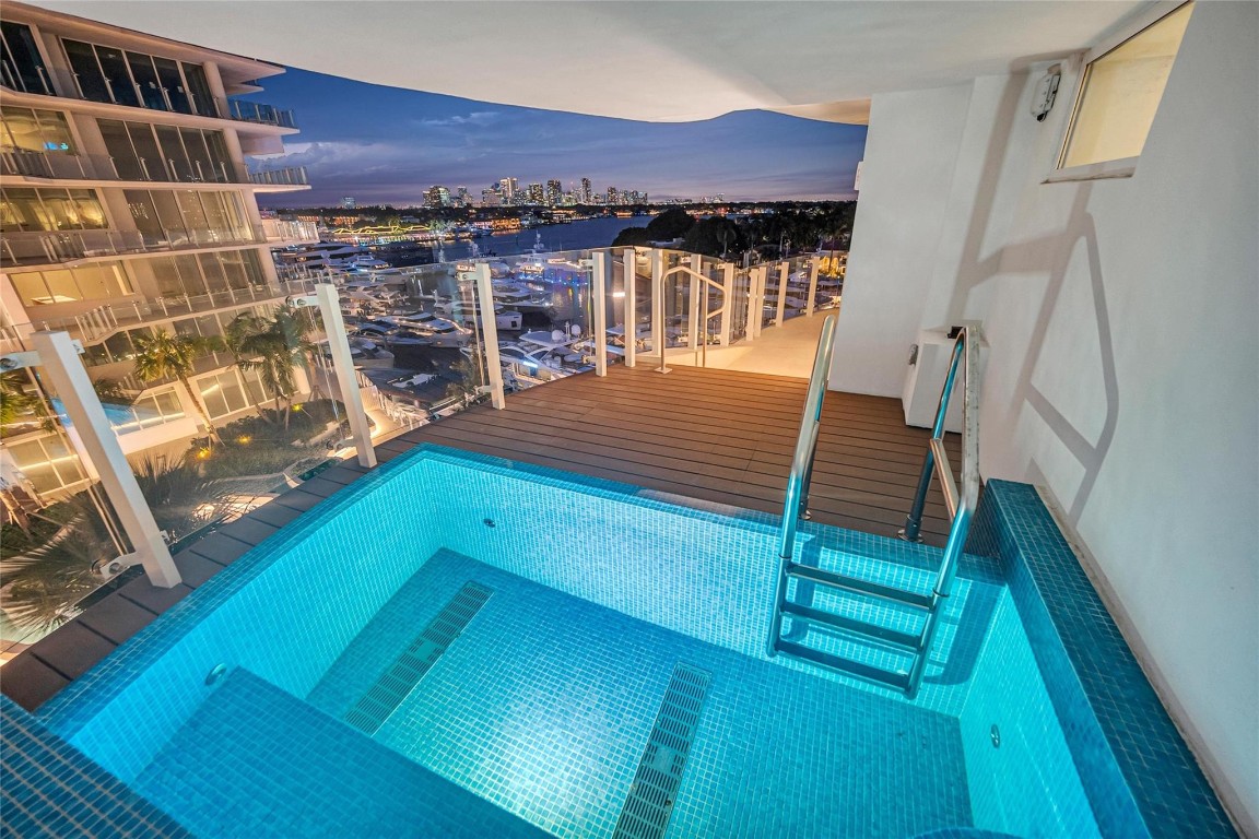 Pier sixty six - Residential