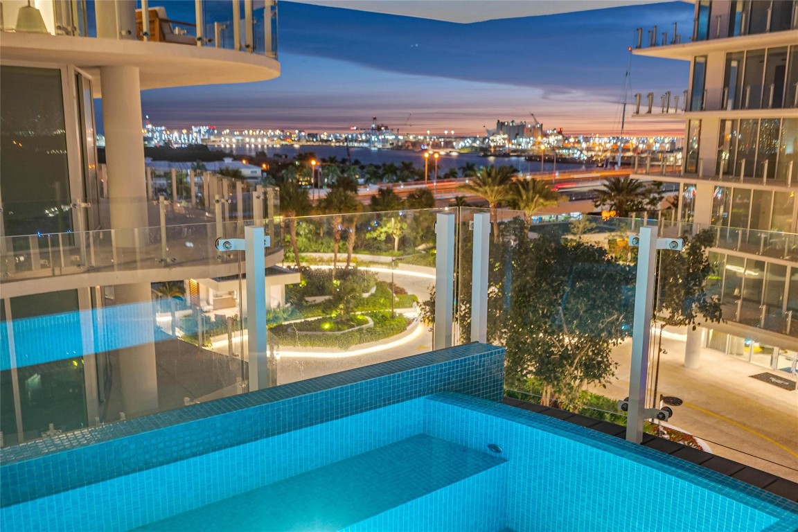 Pier sixty six - Residential