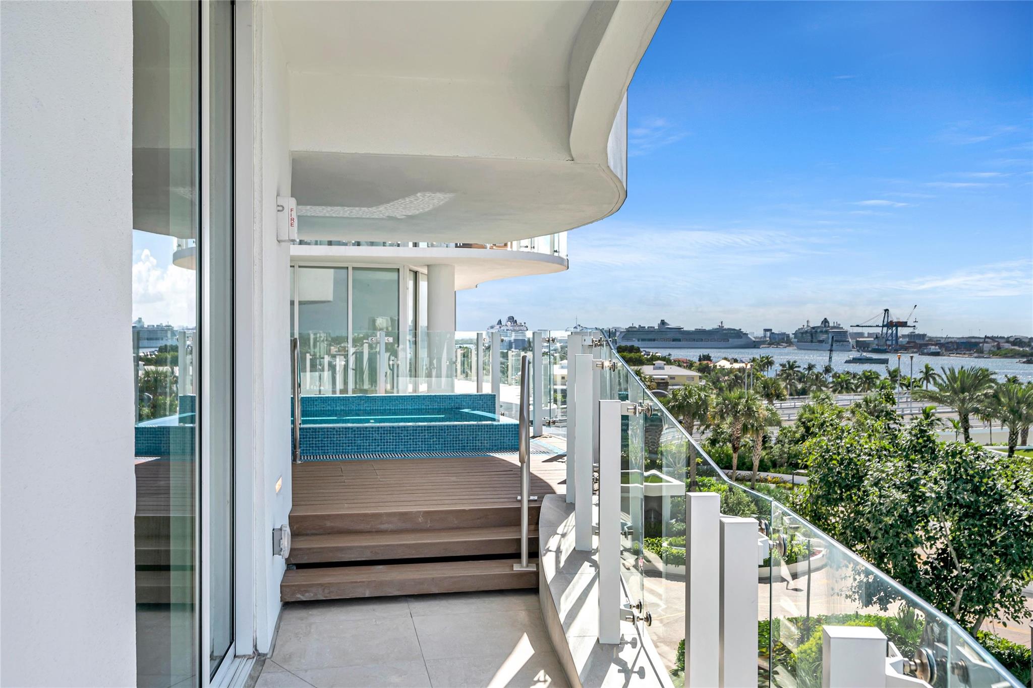 Pier sixty six - Residential