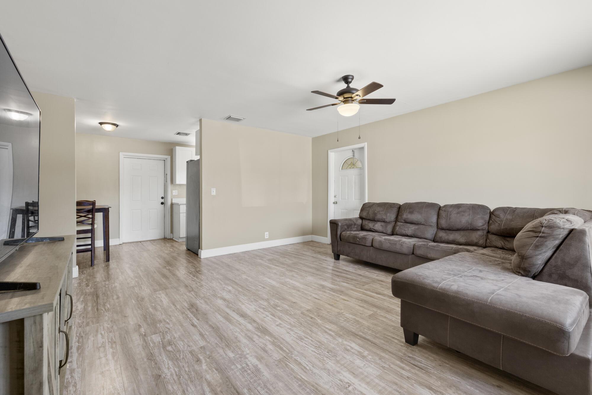 926 W Jasmine Drive