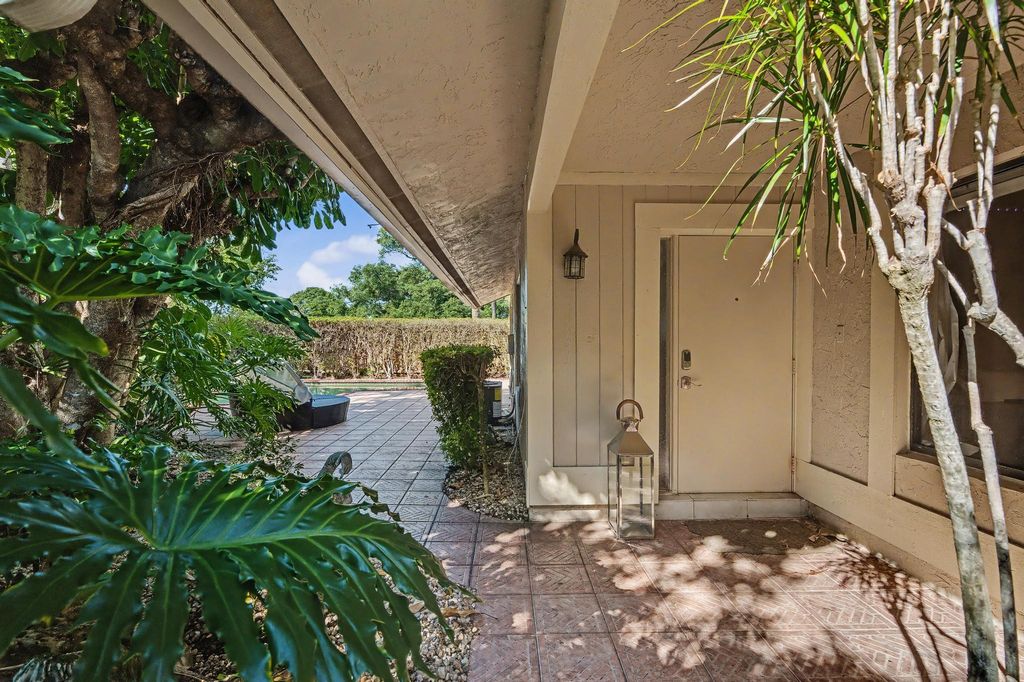Photo of 7855 Stanway Place W, Boca Raton, FL 33433 (MLS # R11150275)