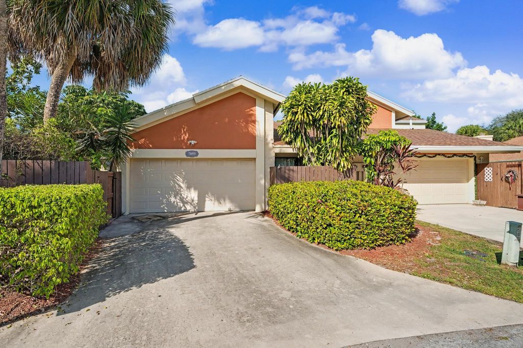 Photo of 7855 Stanway Place W, Boca Raton, FL 33433 (MLS # R11150275)