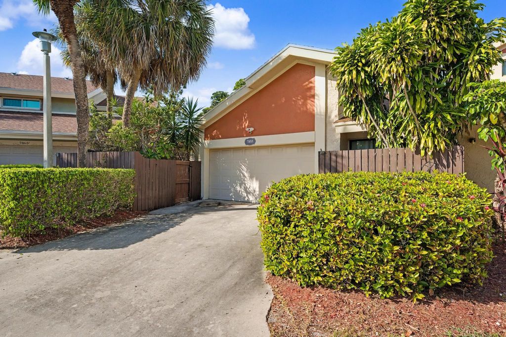 Photo of 7855 Stanway Place W, Boca Raton, FL 33433 (MLS # R11150275)
