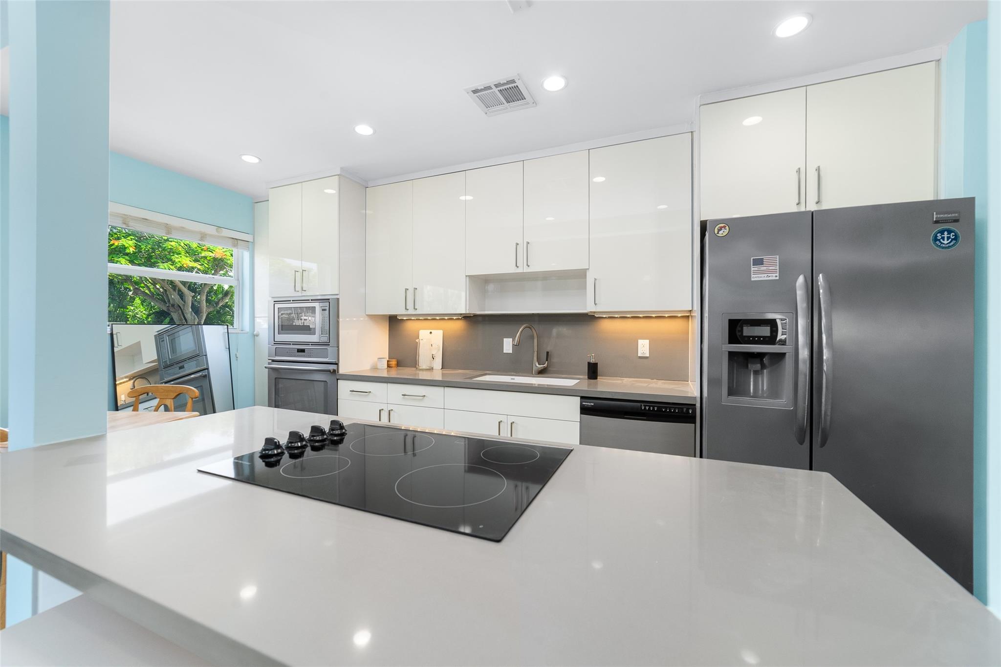 2591 NE 55th Ct 102