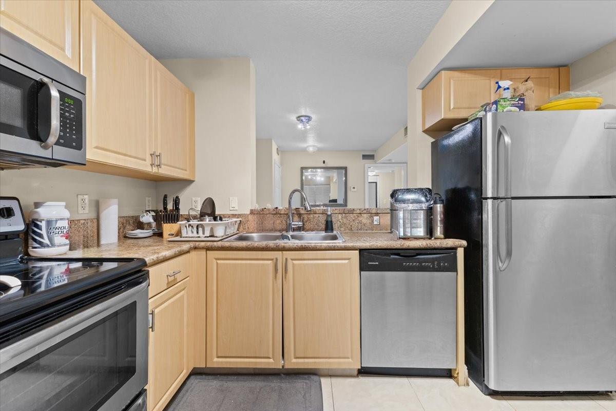 Sheridan Beach Club Condo - Residential Lease