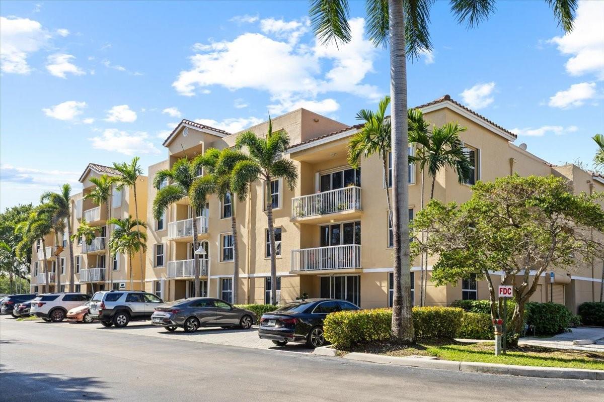 Sheridan Beach Club Condo - Residential Lease