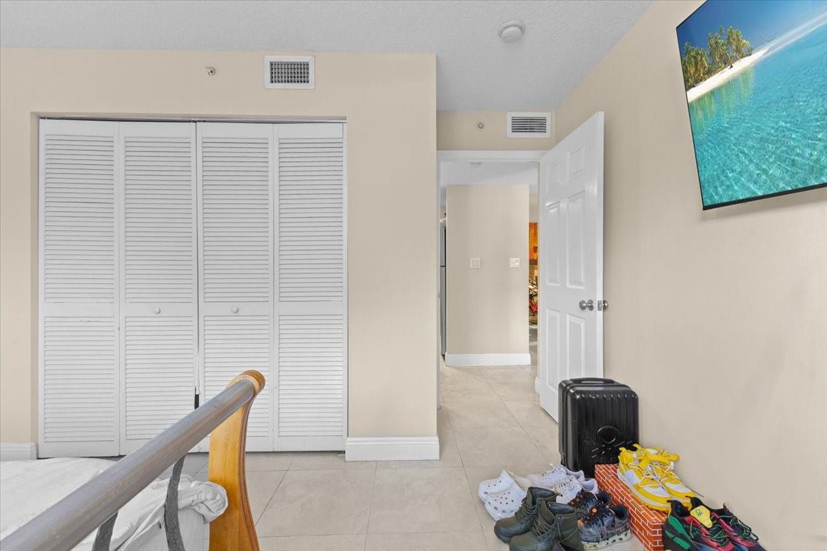 Sheridan Beach Club Condo - Residential Lease