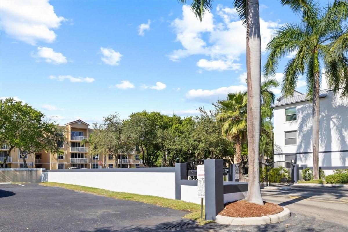 Sheridan Beach Club Condo - Residential Lease