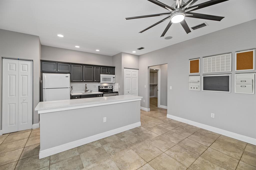 SADDLE TRAIL PARK OF WELL - Residential