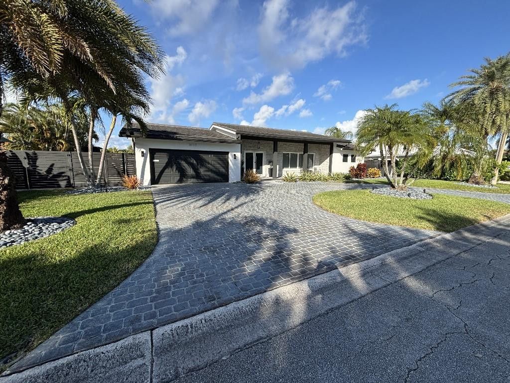 Photo of 3017 NE 57th Street, Fort Lauderdale, FL 33308 (MLS # F10549237)