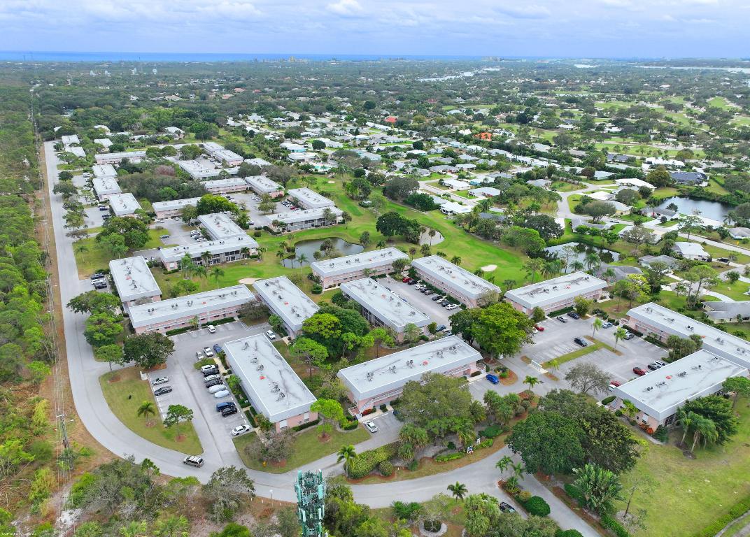 THE LITTLE CLUB CONDO - Residential