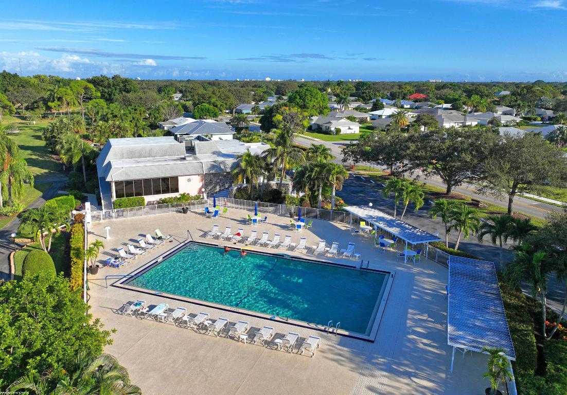 THE LITTLE CLUB CONDO - Residential