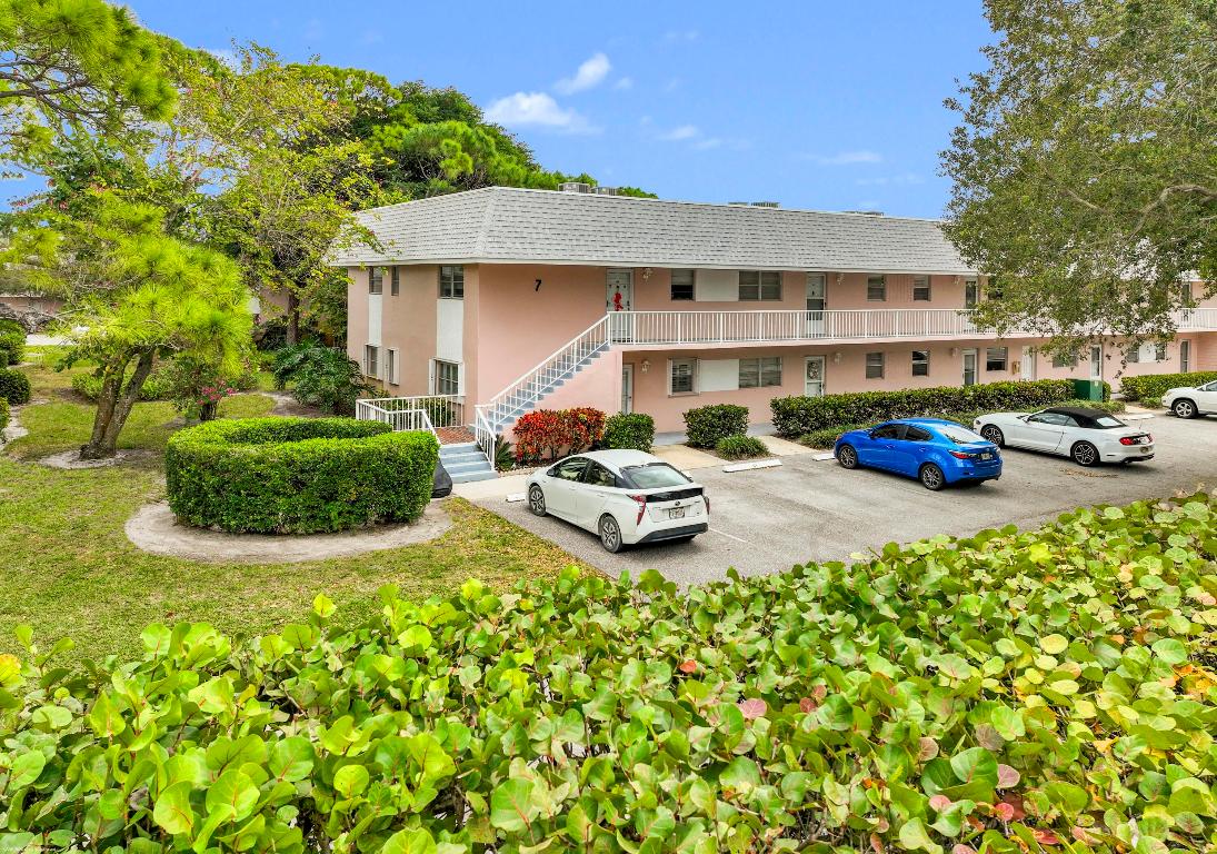 THE LITTLE CLUB CONDO - Residential