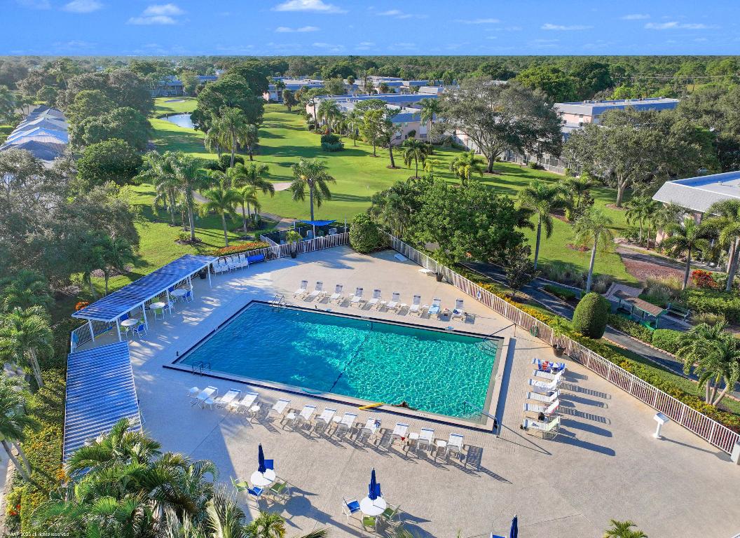 THE LITTLE CLUB CONDO - Residential