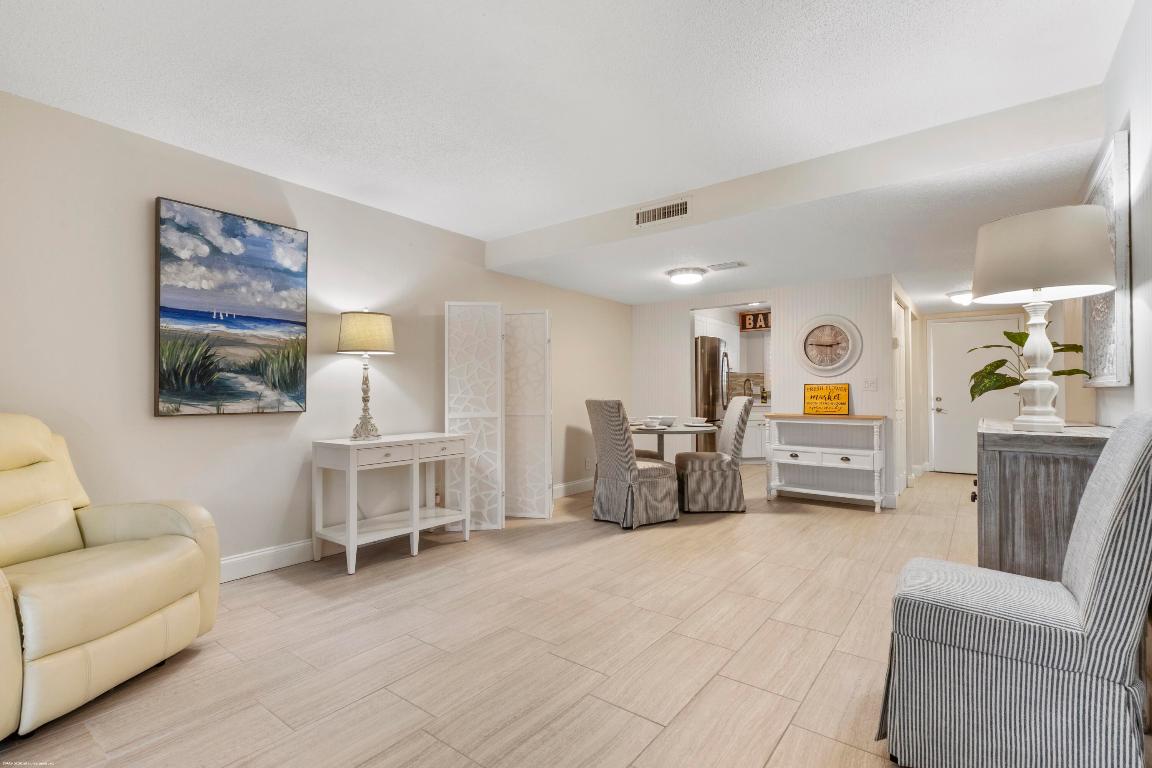 THE LITTLE CLUB CONDO - Residential