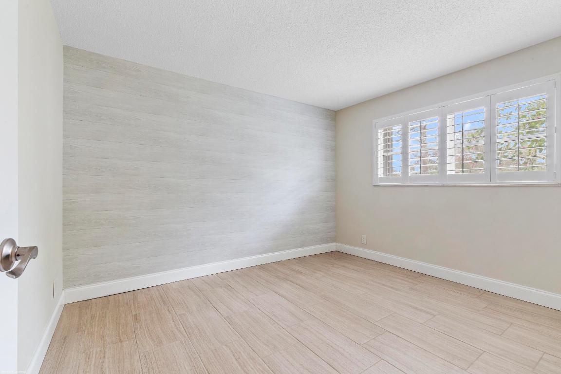 THE LITTLE CLUB CONDO - Residential