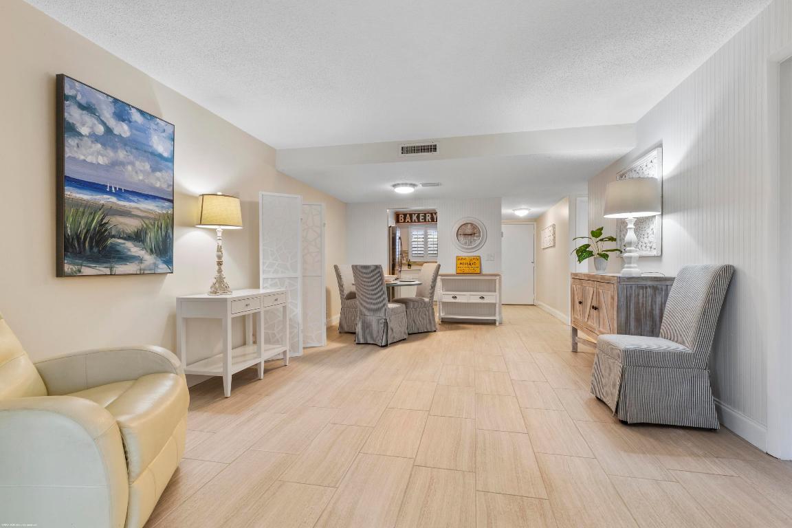 THE LITTLE CLUB CONDO - Residential