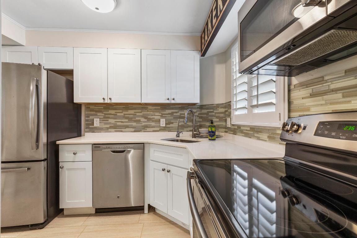 THE LITTLE CLUB CONDO - Residential