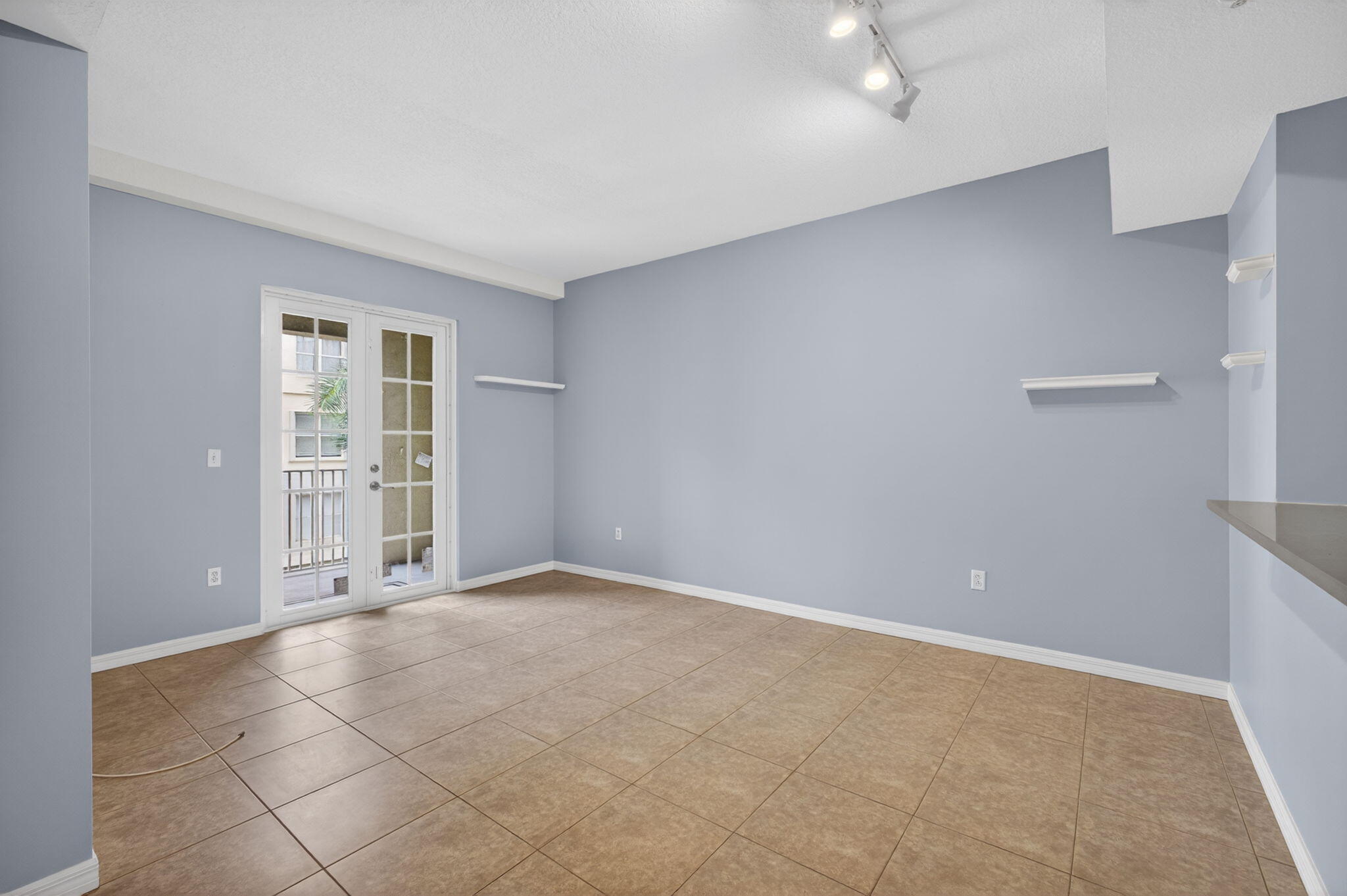 Village At Abacoa Condo - Residential