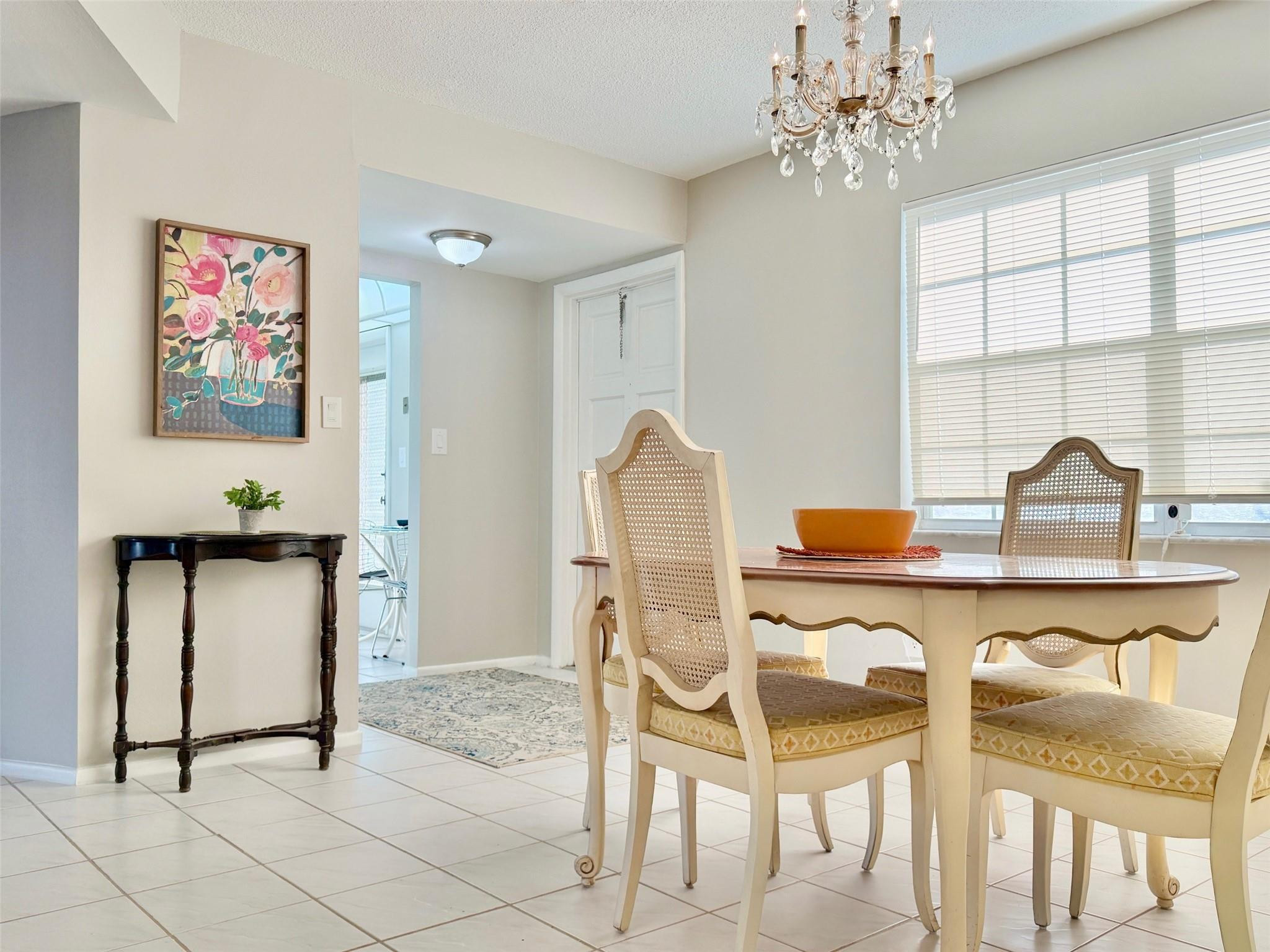 Emerald Condo - Residential