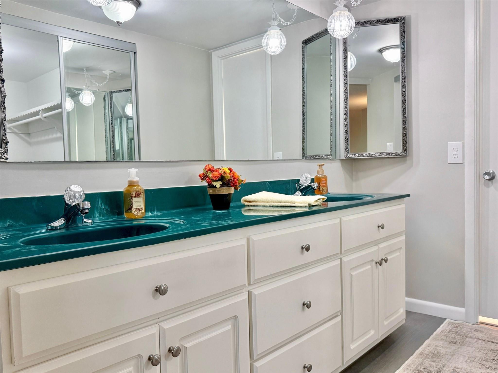 Emerald Condo - Residential