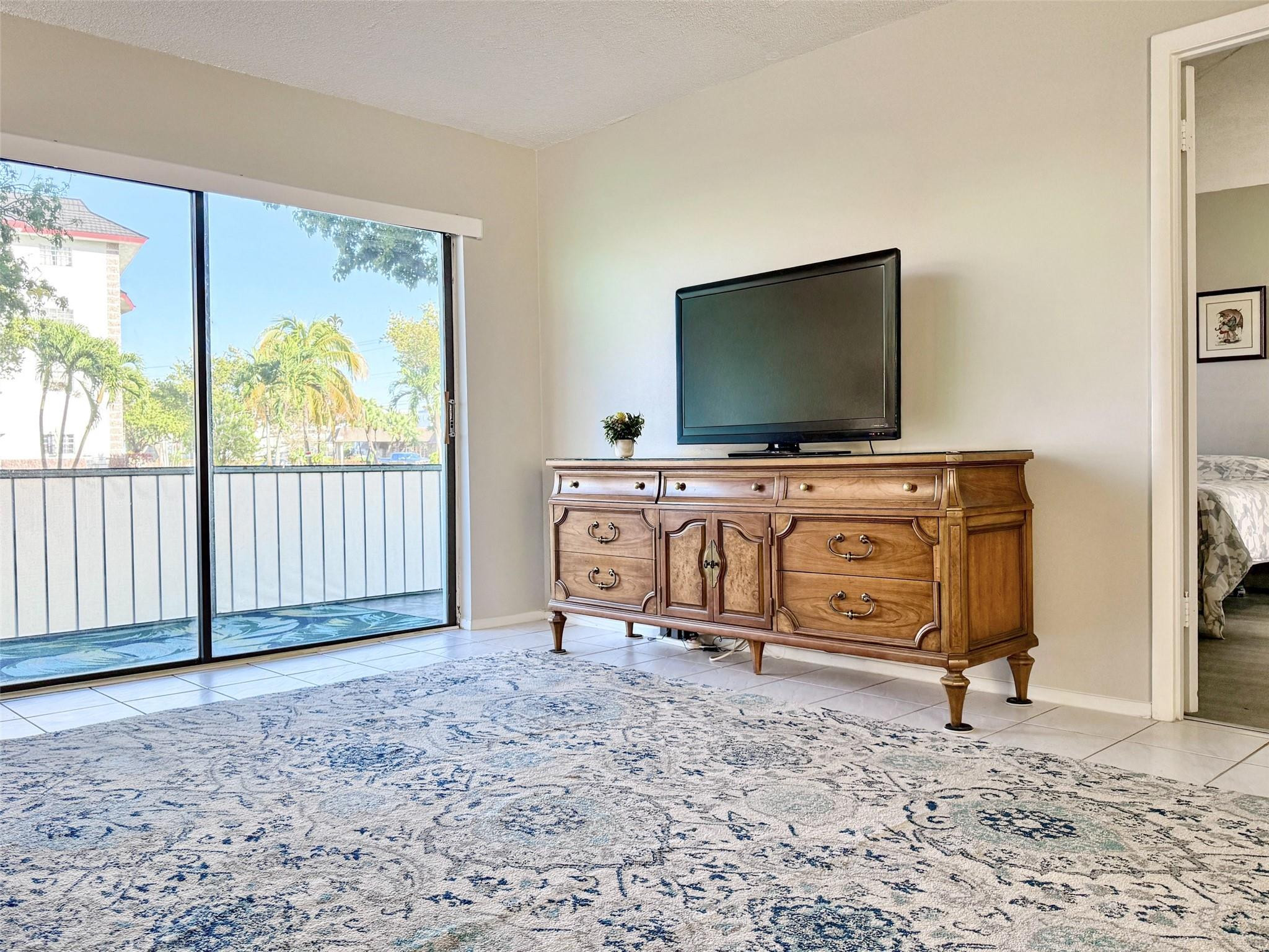 Emerald Condo - Residential