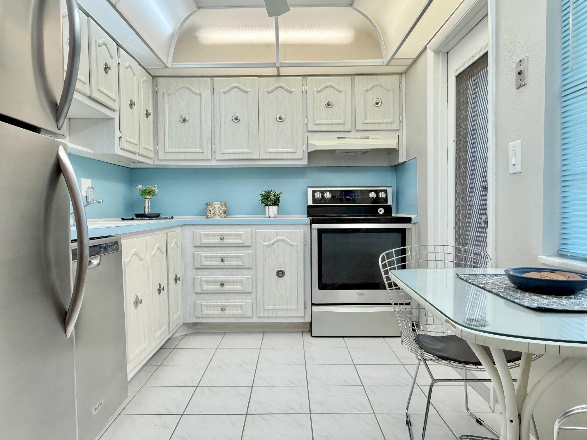 Emerald Condo - Residential