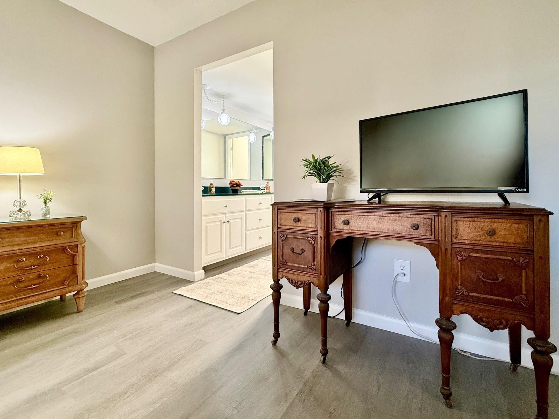 Emerald Condo - Residential